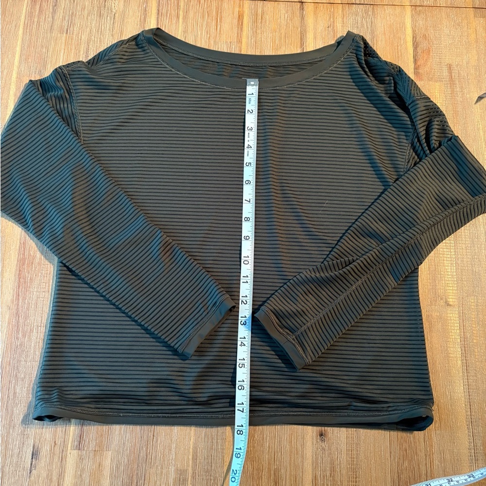 Women’s Lululemon top coverup partial see through size 6 green